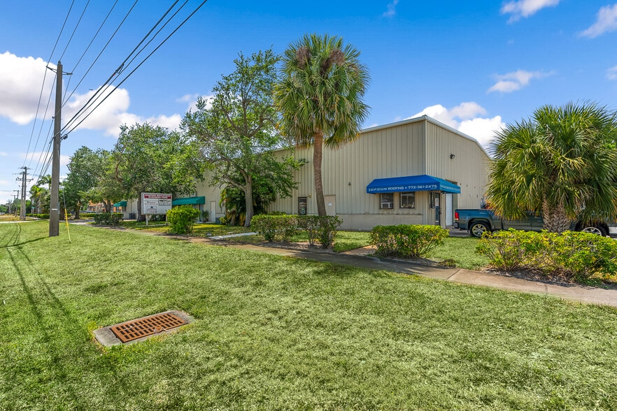More Photos Of 3101-3215 Aviation Blvd, Vero Beach Warehouse For Lease