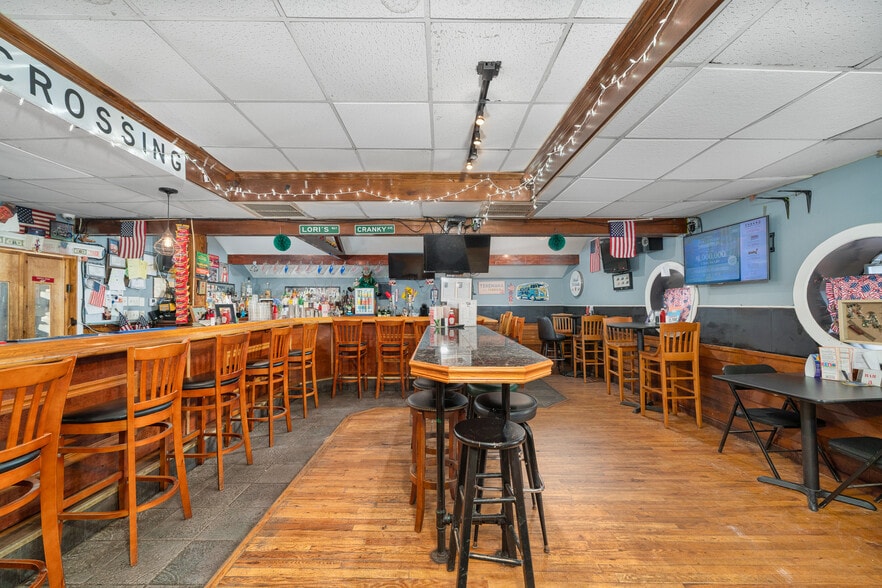 More Photos Of 1 Wall St, Cromwell Restaurant For Sale