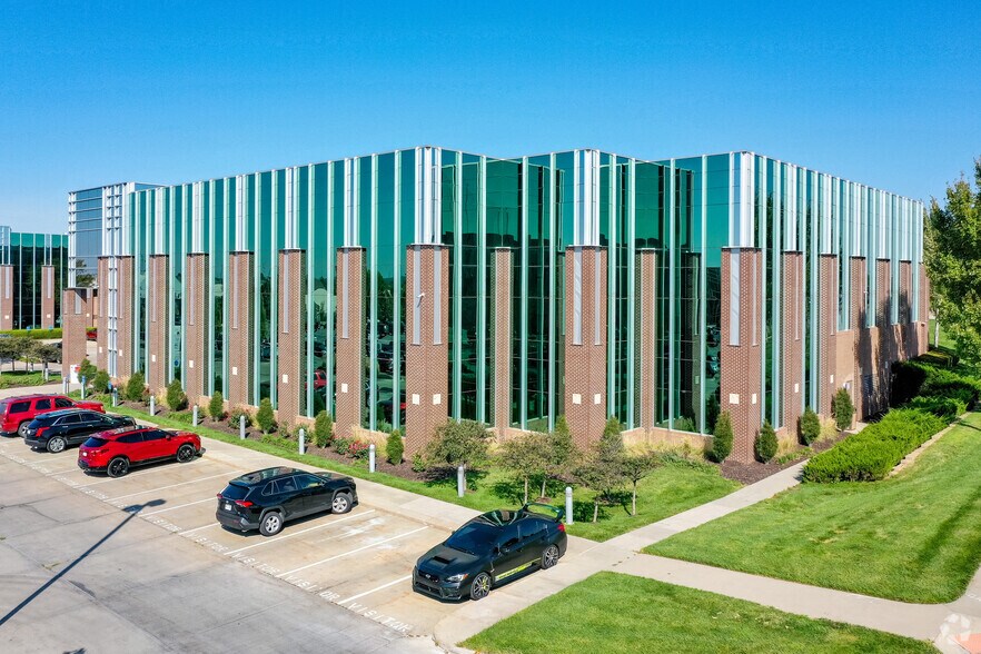 More Photos Of 1111 N 102nd St, Omaha Office For Lease