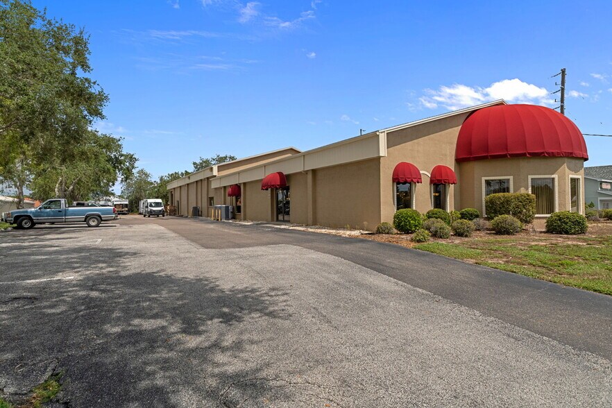More Photos Of 5149 Mariner Blvd, Spring Hill Flex For Sale