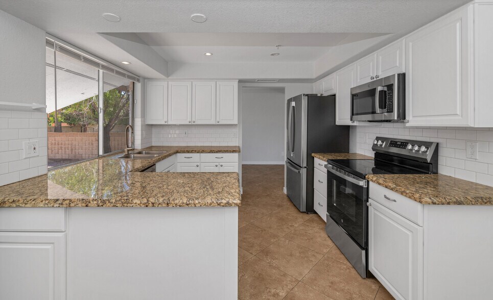 More Photos Of 1927 E Crocus Dr, Phoenix Specialty For Lease