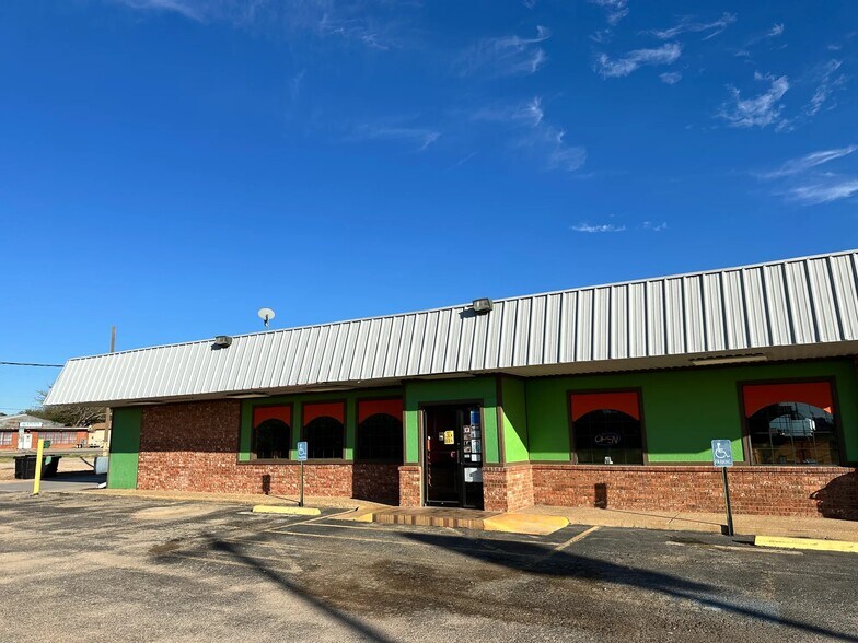 More Photos Of 2000 S Commercial Ave, Coleman Restaurant For Sale