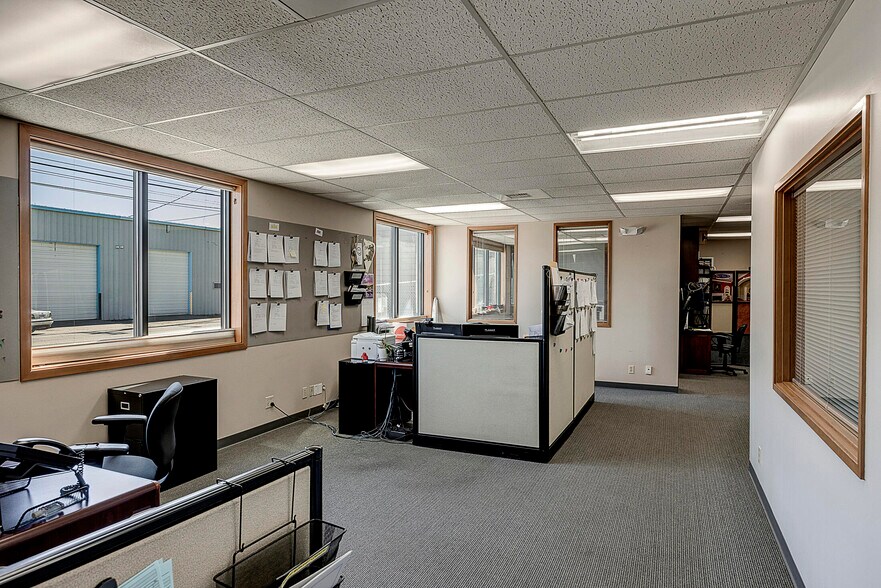 More Photos Of 1140 NW 46th St, Seattle Warehouse For Sale