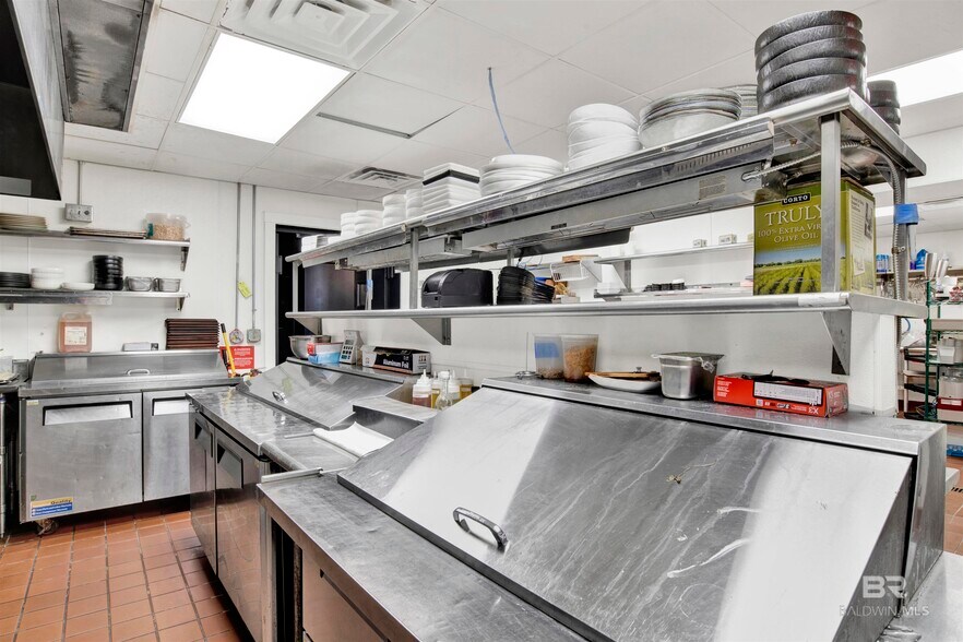 More Photos Of 61 N Section St, Fairhope Restaurant For Lease