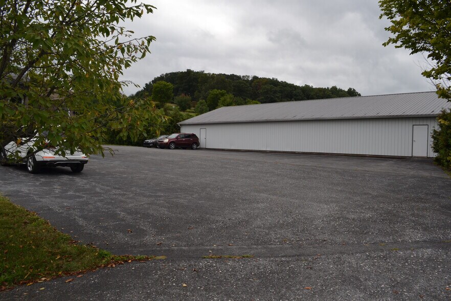 More Photos Of 4028 Hanover Pike, Manchester Auto Repair For Sale