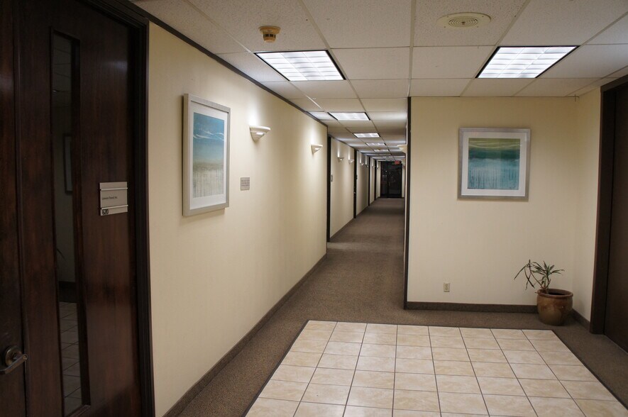 More Photos Of 1140 Empire Central Dr, Dallas Office For Sale