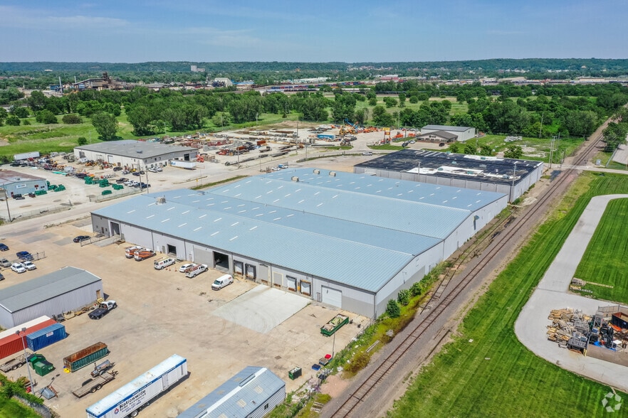 More Photos Of 3211 Nebraska Ave, Council Bluffs Warehouse For Lease