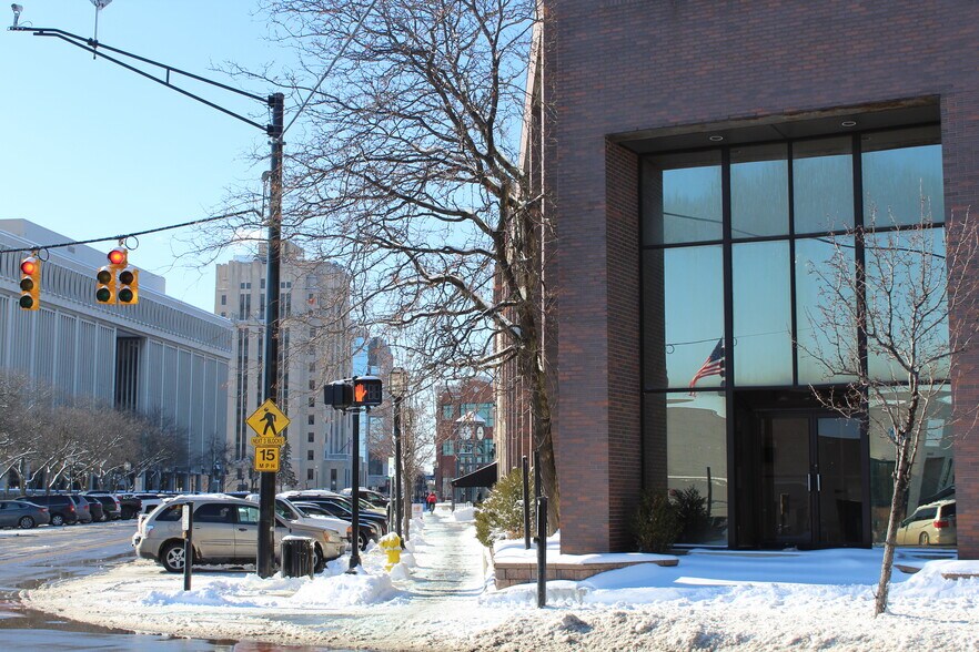 More Photos Of 85 N Main St, Mount Clemens Office Residential For Lease