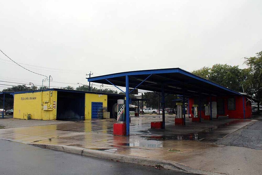 More Photos Of 2203 W Commerce St, San Antonio Specialty For Sale