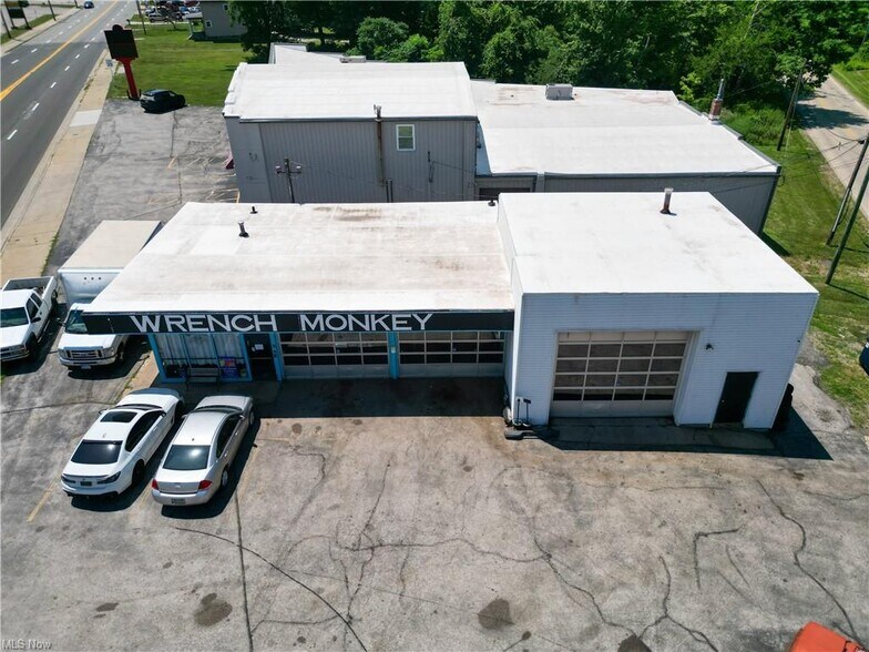 Primary Photo Of 2515 W Prospect Rd, Ashtabula Auto Repair For Sale