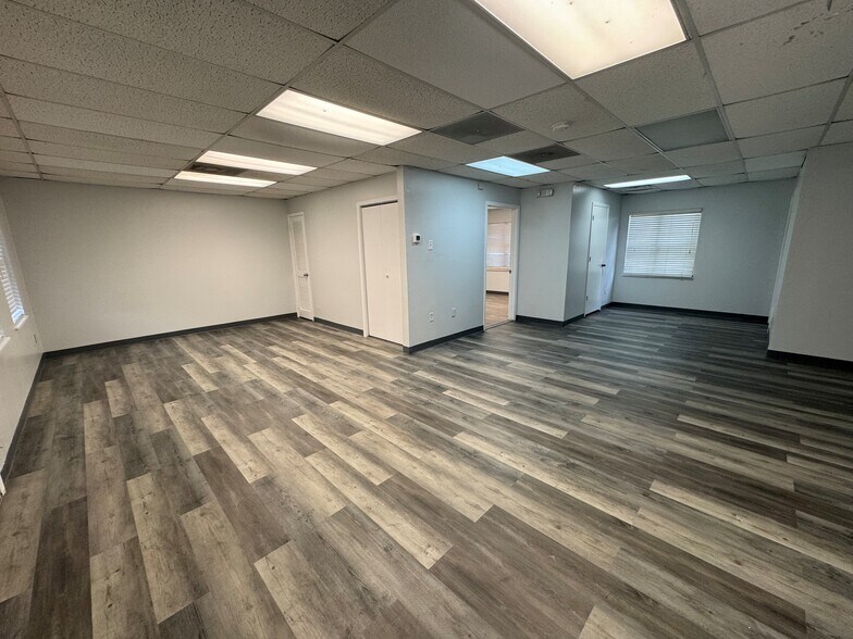 More Photos Of 550 Balmoral Cir N, Jacksonville Medical For Sale