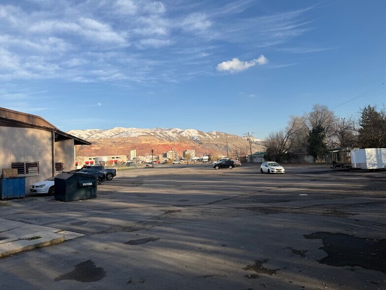 More Photos Of 2021 N Redwood Rd, Salt Lake City Warehouse For Lease