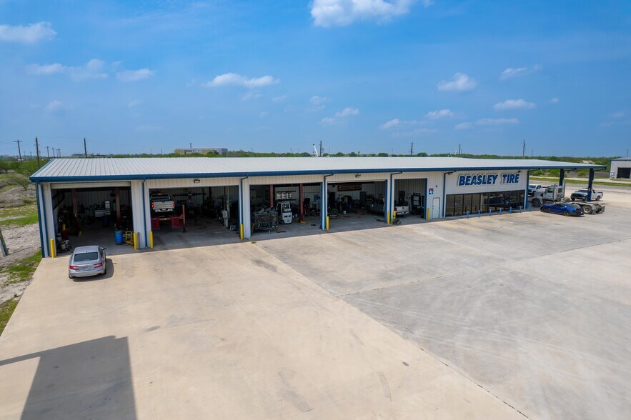 More Photos Of 209 Park Place Blvd, Kenedy Auto Repair For Sale