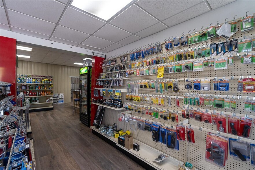 More Photos Of 317 General Daniel Ave N, Danielsville General Retail For Sale