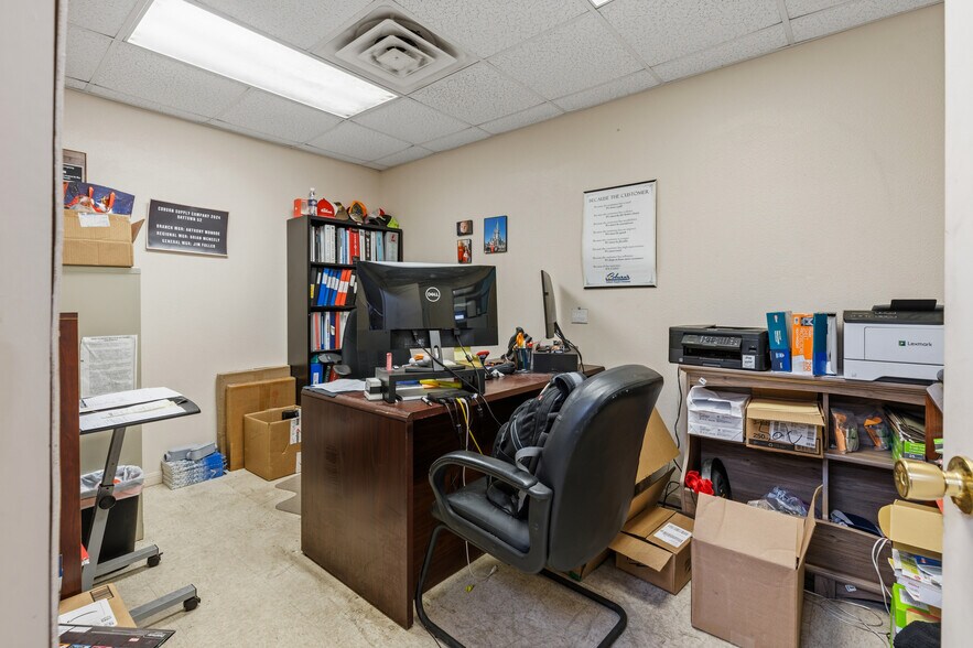 More Photos Of 705 Cedar Bayou Rd, Baytown General Retail For Lease