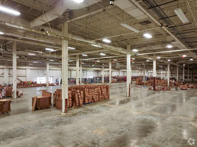 More Photos Of 6900 Morris Estate Dr, Charlotte Manufacturing For Sale