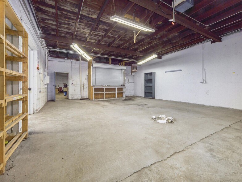 More Photos Of 600 N Clark St, Albion Auto Dealership For Sale