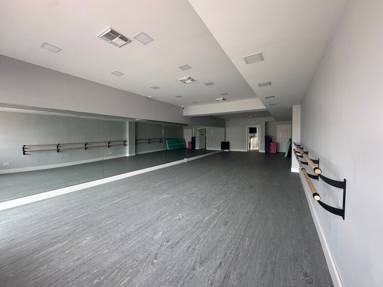 More Photos Of 1046-1048 Montauk Hwy, Copiague Freestanding For Lease