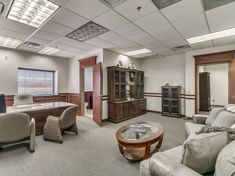 More Photos Of 9802 N Morgan Rd, Yukon Office For Sale