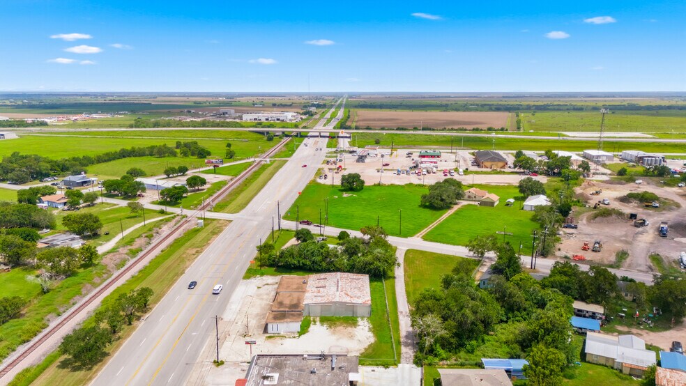 More Photos Of 4107 Port Lavaca Dr, Victoria Showroom For Sale