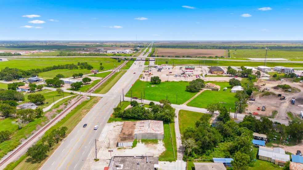 More Photos Of 4107 Port Lavaca Dr, Victoria Showroom For Sale