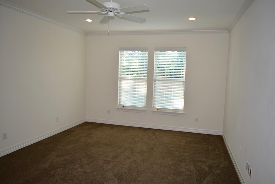 More Photos Of 2980 Elkton Trl, Tyler Apartments For Sale