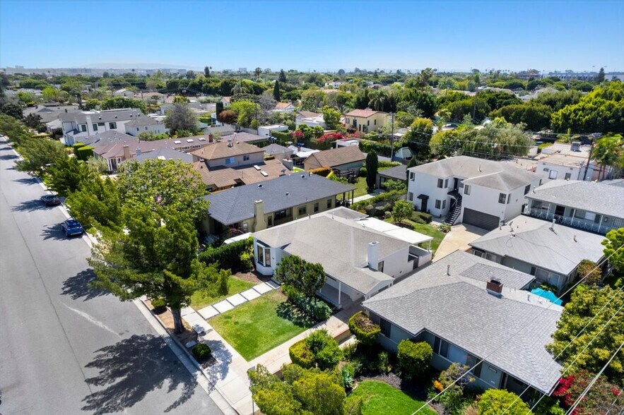 More Photos Of 2218 24th St, Santa Monica Apartments For Sale