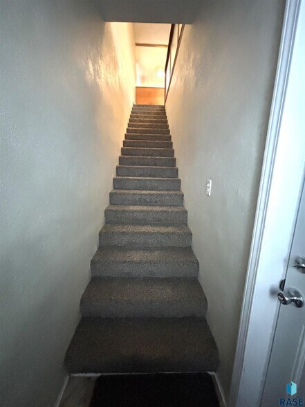 More Photos Of 118 N Broadway Ave, Miller General Retail For Sale