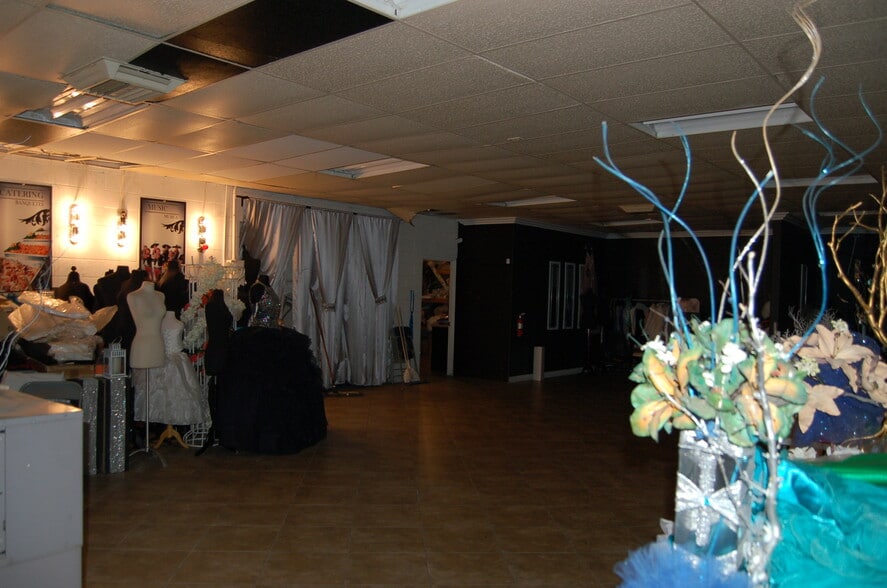 More Photos Of 225 E Base Line St, San Bernardino Freestanding For Sale