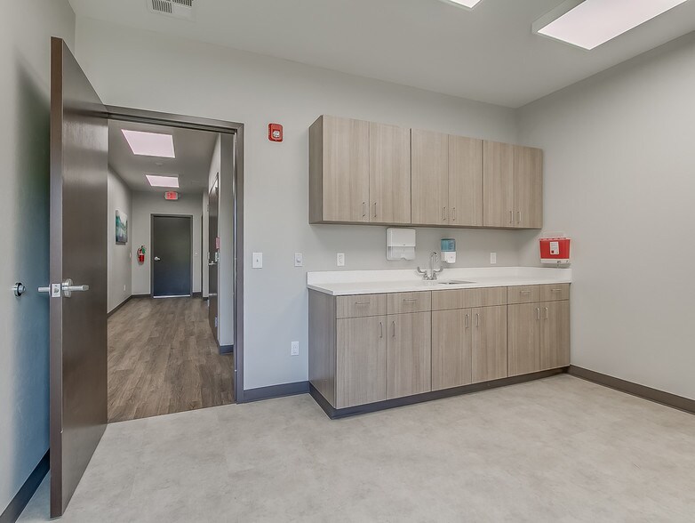 More Photos Of 608 Liberty Ln, Edmond Healthcare For Lease