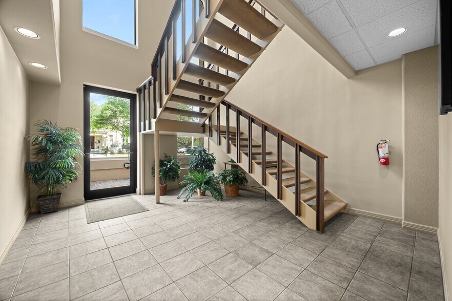 More Photos Of 1411 West Ave, Austin Office For Sale