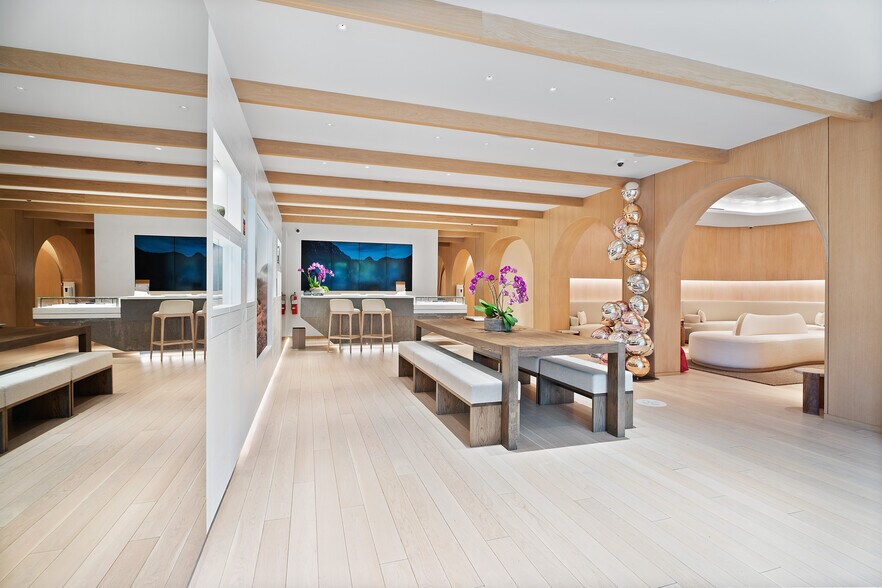 More Photos Of 20 Main St, East Hampton Storefront Retail Office For Lease