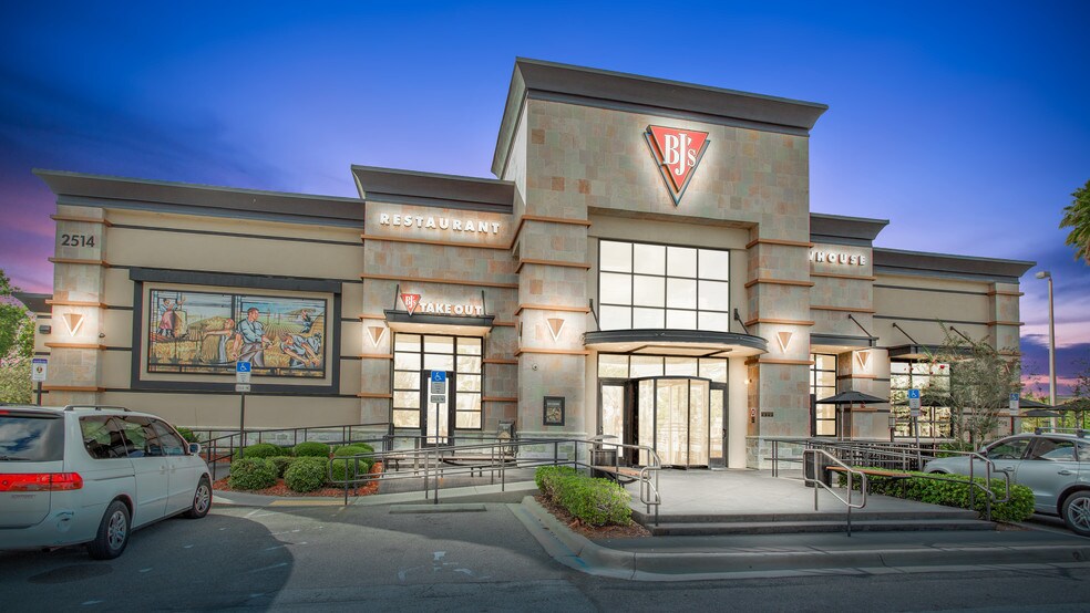 More Photos Of 2514 W International Speedway Blvd, Daytona Beach Restaurant For Sale