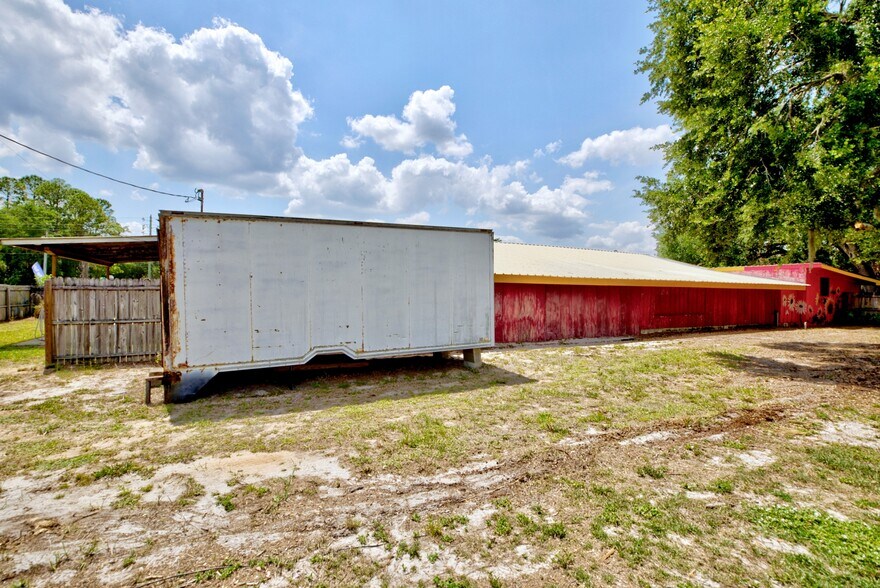 More Photos Of 2815 State Road 17 S, Avon Park Light Distribution For Sale