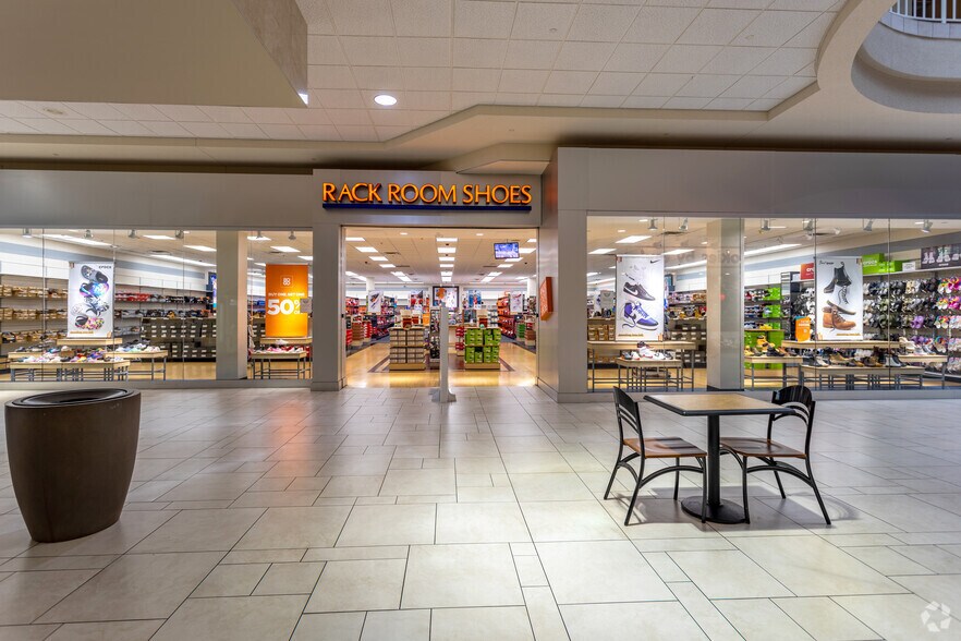 More Photos Of 1801 SW Wanamaker Rd, Topeka Unknown For Lease