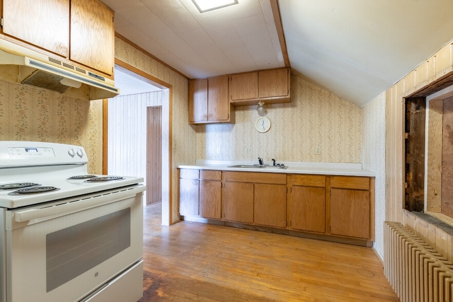 More Photos Of 740 Washington St, Wausau Bar For Sale