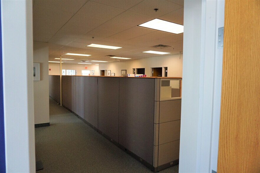 More Photos Of 2 Willow St, Southborough Office For Lease