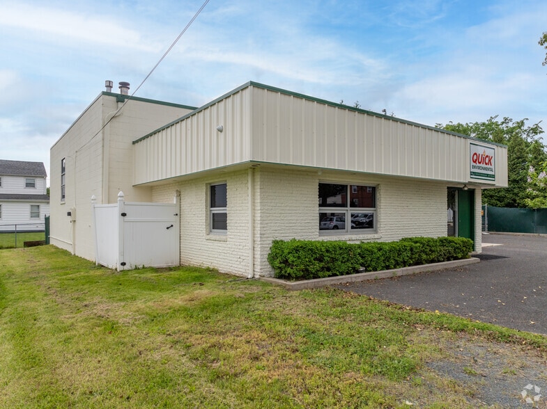 More Photos Of 61 Cunningham Ave, Hamilton Light Manufacturing For Sale
