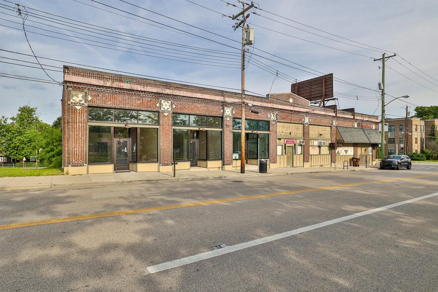 More Photos Of 3235-3245 Woodburn Ave, Cincinnati Storefront For Sale