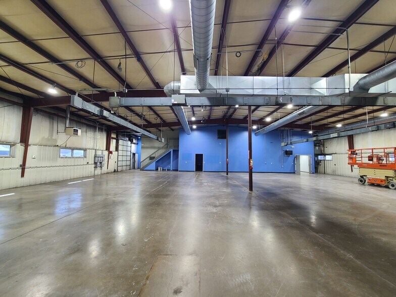 More Photos Of 7007 Trafalgar St, Fort Wayne Light Manufacturing For Sale