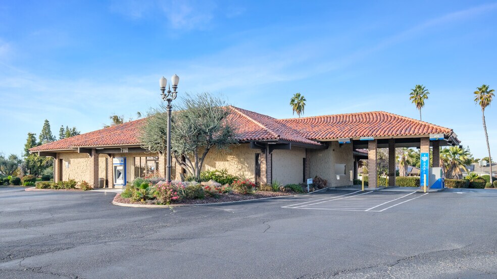 Primary Photo Of 7160 N 1st St, Fresno Bank For Lease