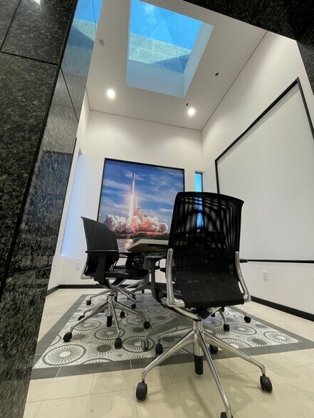More Photos Of 7055 Old Katy Rd, Houston Flex For Sale