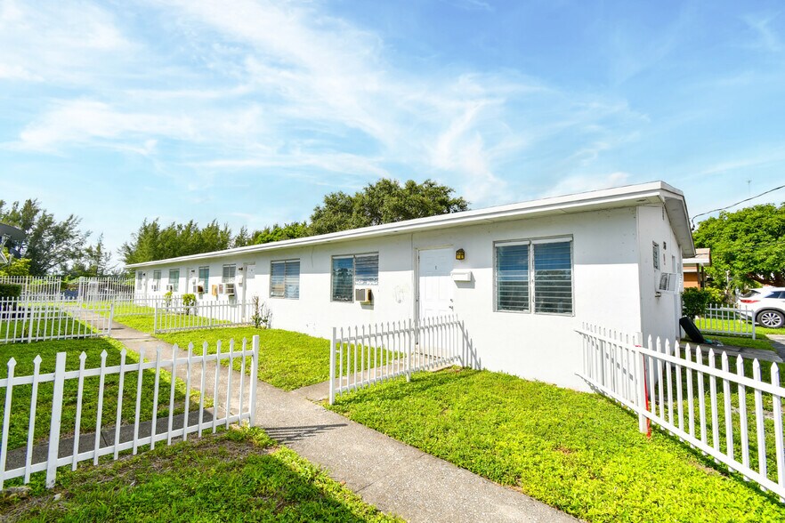 More Photos Of 831-835 NW 7th St, Hallandale Beach Apartments For Sale