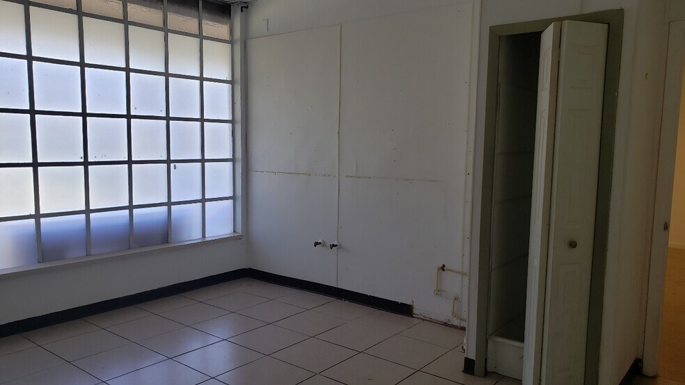 More Photos Of 7050 Winkler Rd, Fort Myers Restaurant For Lease