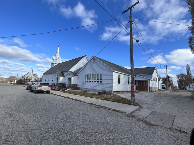 More Photos Of 321 W John St, Newberry Religious Facility For Sale