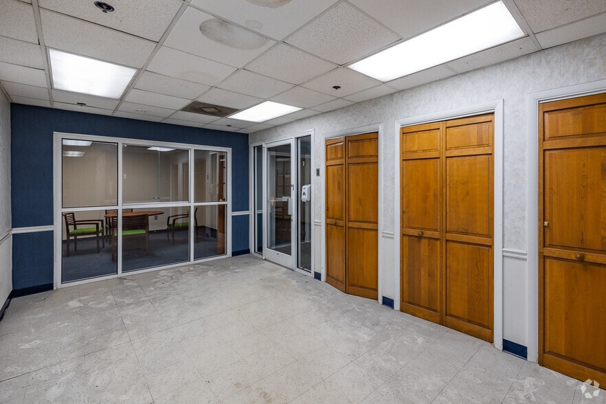 More Photos Of 4531 Piggly Wiggly Dr, North Charleston Distribution For Lease