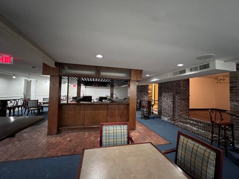 More Photos Of 113 S Court Ave, Memphis General Retail For Sale