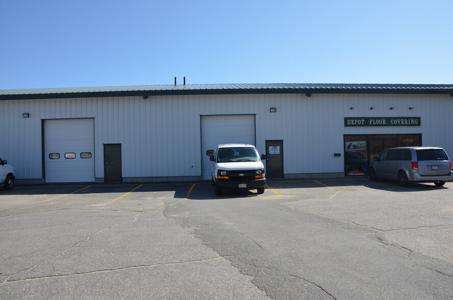 More Photos Of 175 Sterling St, Clinton Showroom For Sale