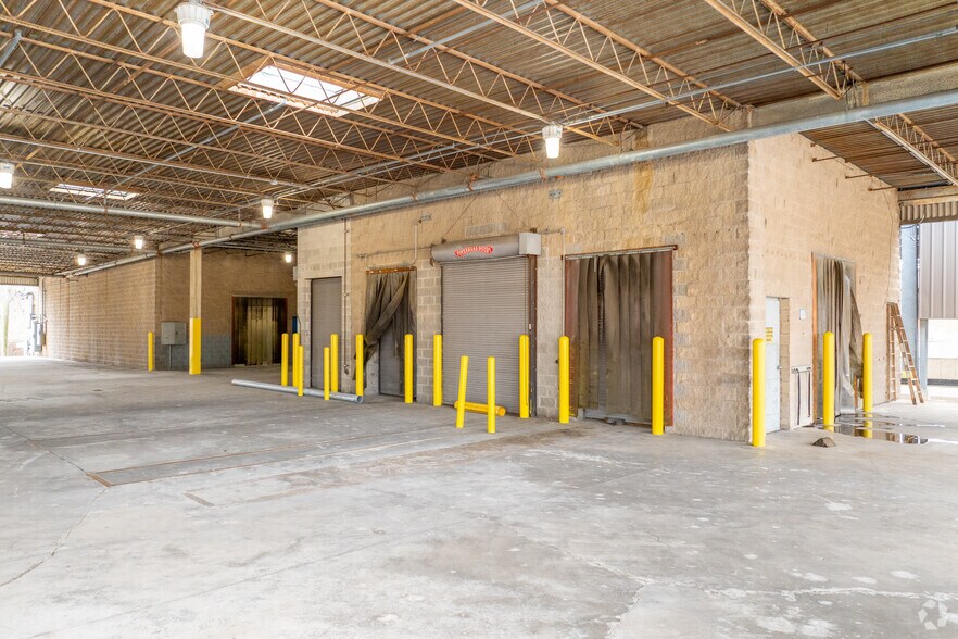 More Photos Of 2646 Metro Blvd, Maryland Heights Distribution For Sale