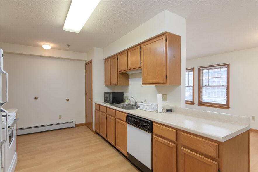 More Photos Of 156 Main St, Ludlow Office For Sale